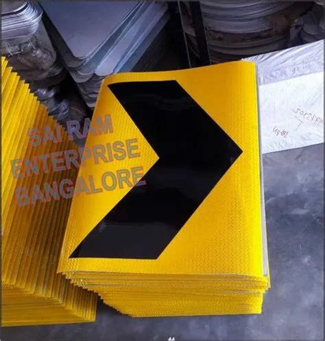 Avery Dennison Yellow Chevron Sign Boards Size 600mm X 500mm At Rs