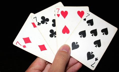 Tendrás que colocar 25 cartas en una cuadrícula de 5x5 formando horizontal o verticalmente las mejores manos de una ¿te gustaría jugar al poker como lo hacían en el antiguo oeste? Preguntas frecuentes de las barajas o naipes enero - 2021