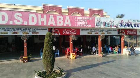 10 Best Dhabas In India That Serve Some Lip Smacking Food On The