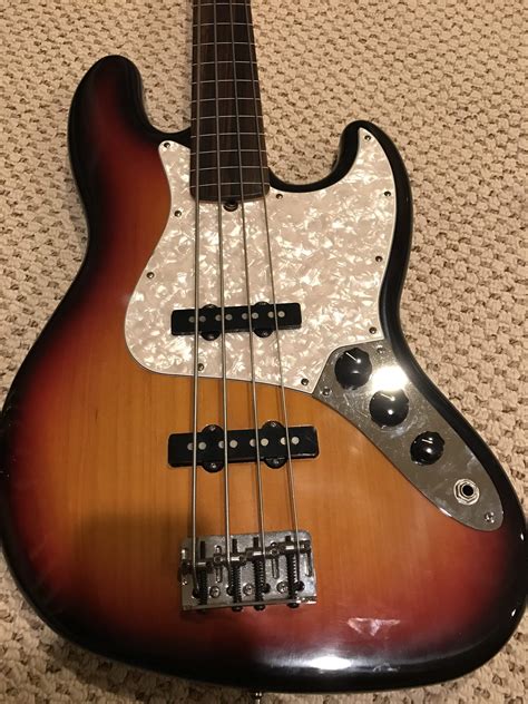 Sold American Fender Fretless Jazz Bass 3 Tone Sunburst