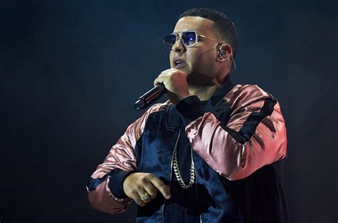 En 2017, daddy yankee hizo historia en la industria musical con la canción despacito. Con Calma' de Daddy Yankee es El Video Mas Visto de Youtube del 2019 | Piruwton