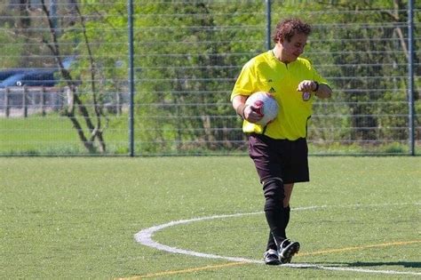 Den nya människan) von christian lund. Regelkunde: Das Abseits im Fußball und weiteren Sportarten