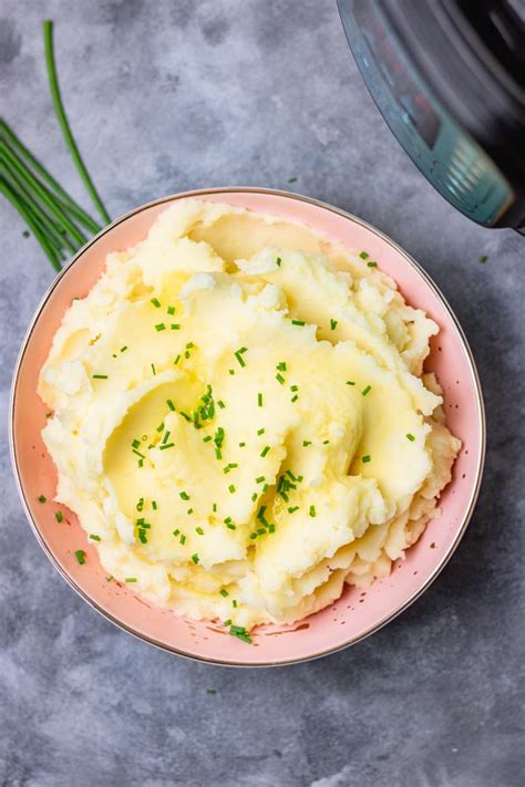 Add 1 1/2 cups water and 1 teaspoon kosher salt. Instant Pot Mashed Potatoes (No Drain) - The Dinner Bite