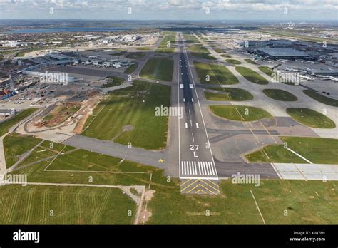 London Heathrow International Airport Hi Res Stock Photography And