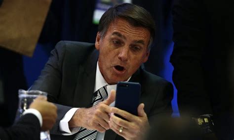 Apesar De Vazamentos Bolsonaro Mantém Hábitos No Whatsapp E Ignora