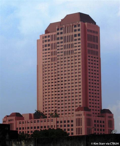 The hotel is 40 floors tall and has 800 rooms. Grand Seasons Hotel - The Skyscraper Center