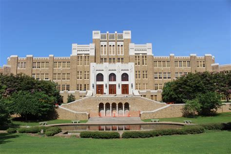 Educators Flock To Little Rock For Central High Desegregations 60th