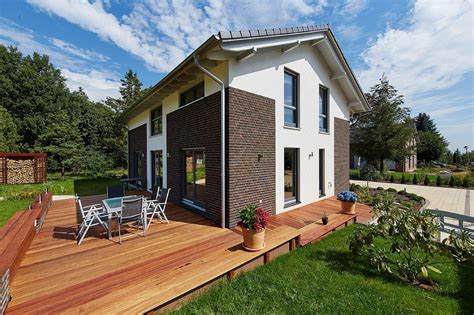 Dresden ist eine weitläufige stadt mit unterschiedlichen stadtteilen, in denen seit der wende zahlreiche immobilien und wohnungen saniert wurden. GUSSEK HAUS - Musterhaus Melanie, Dresden