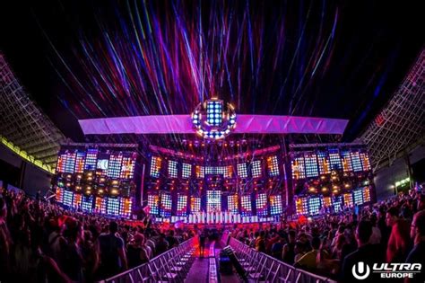 The king of dj festivals returns to miami, florida for its biggest ultra to date! Watch Ultra's Main Stage Get The Final Lighting Test ...