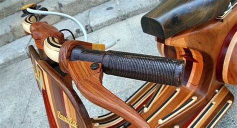 Gambar Modifikasi Motor Vespa Unik, Body dari Kayu