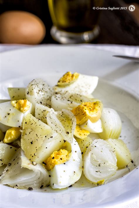Maybe you would like to learn more about one of these? Insalata di cipolle bianche primaverili uova sode e patate ...
