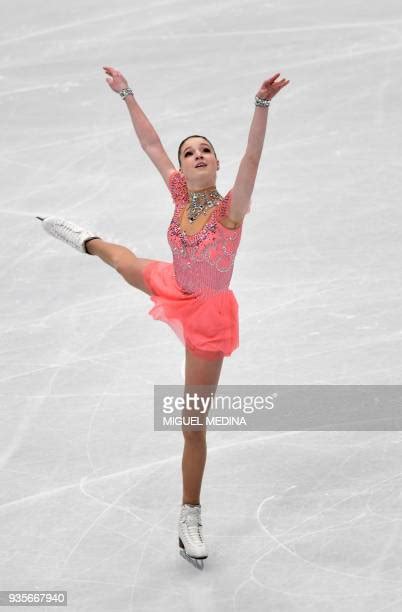 Figure Skating Maria Sotskova Stockfotos En Beelden Getty Images