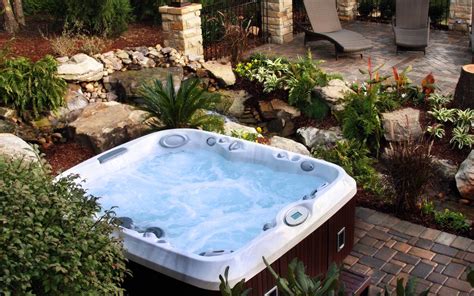 The perfect introduction to the world of jacuzzi®. Outdoor Jacuzzi hot tubs and what you should know about ...