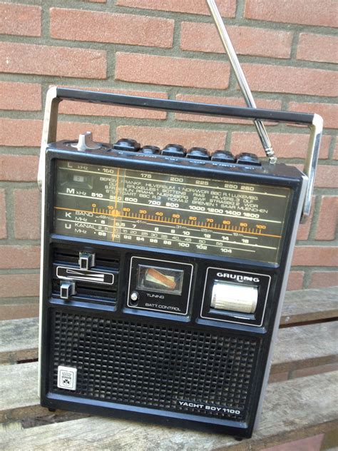Grundig world radio with mechanical timer | Sw radio, Vintage radio, Transistor radio