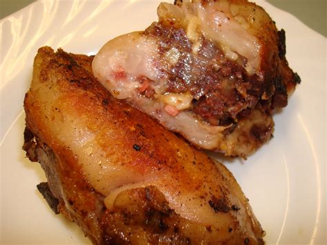 Esta parte del cerdo es grasa y sabrosa, tiene 25 gramos de grasa y 16 gramos de proteínas. Chicane: Recetas de cocina: Manitas de cerdo rellenas de ...