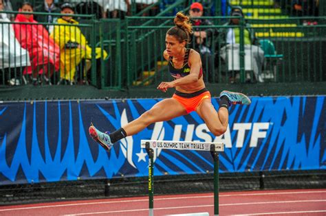 Sydney mclaughlin breaks u20 400m world record sec indoor champs 2018. Remember, Sydney McLaughlin Is Still Just A Youngster ...