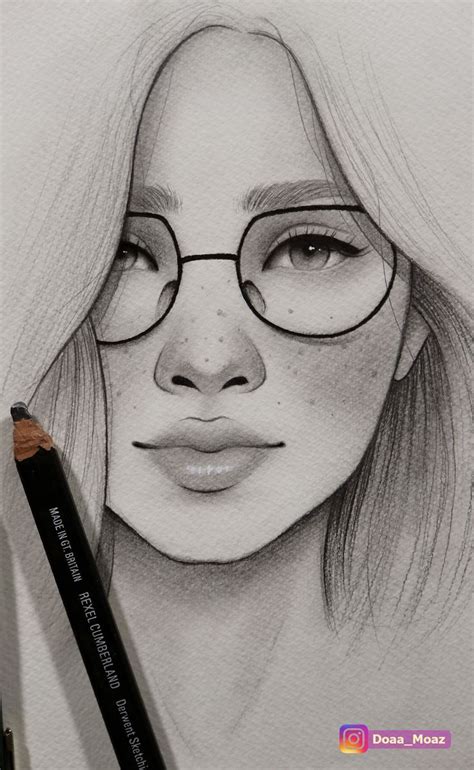 Die qualität des bildes ist super. Asiatisches Mädchenporträt mit Gläsern und Sommersprossen ...