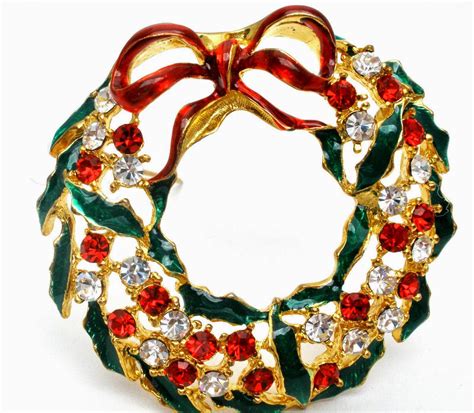 The Jewelry Ladys Store Vintage Christmas Wreath Brooch