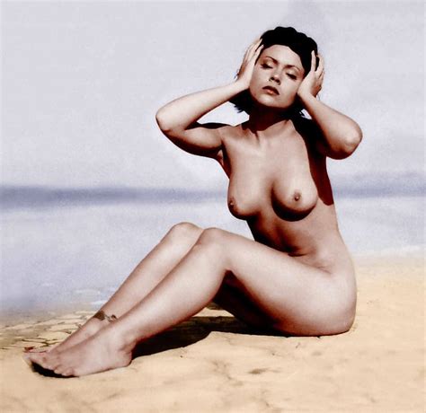 Gorgeous Alyssa Milano Nude Pics 28 Pics XHamster