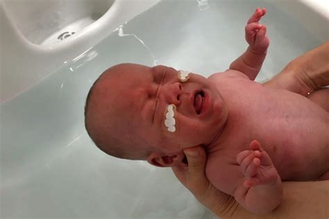 Né à 268 Grammes Au Japon Cest Le Bébé Le Plus Maigre Du Monde Et Il
