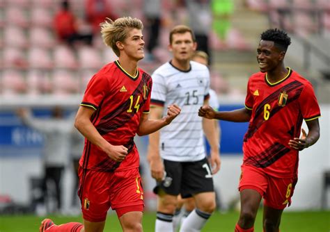 Charles de ketelaere (born 10 march 2001) is a belgian professional footballer, who currently plays for club brugge. Drie coronabubbels in vijf dagen voor De Ketelaere - Het Belang van Limburg