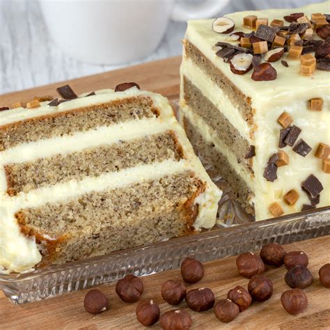 This recipe does include almonds. Saftiger Nusskuchen mit sahniger Puddingcreme - Sandras ...