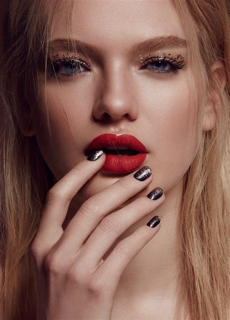 beauty-editorial-glimmer-make-up-2017-might-surprise-you-i-magazine-uk-beauty-magazine