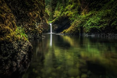 Punch Bowl Falls On Eagle Creek Oregon Punchbowl Falls Places To