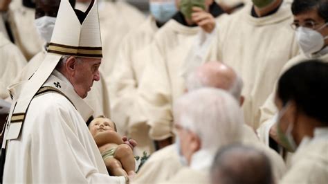 Papa Francisco Celebra Tradicional Misa De Nochebuena En El Vaticano