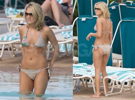 Photos Of Carrie Underwood On Vacation In A Bikini Popsugar Celebrity