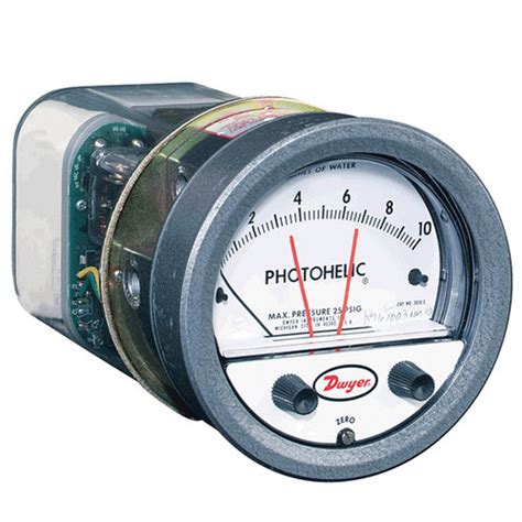 Dwyer® Photohelic Static Pressure Gauge 0 25