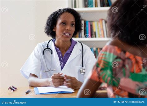 11675 Doctor Female Patient Talking To Stock Photos Free And Royalty
