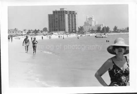 Vintage Found Photograph Bw 1940s 50s Beach Scene Original Snapshot 19 22 L 1516 Picclick