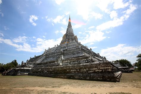 Wat phu khao thong (gps: Moonfleet Asia: 16.07.2560 Wat Phu Khao Thong, Ayutthaya ...