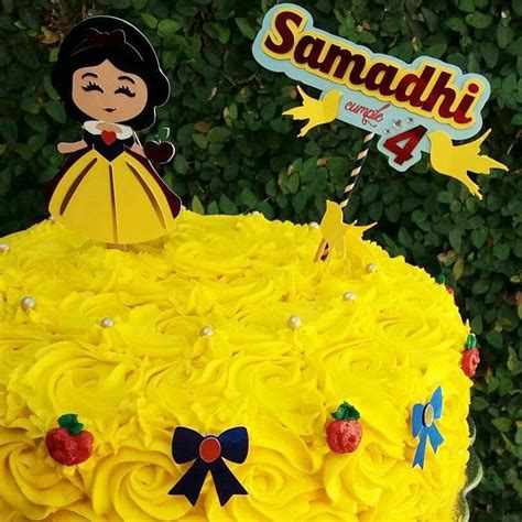 Feliz domingo acá nuestra torta para Samadhi de vainilla con arequipe decorada con