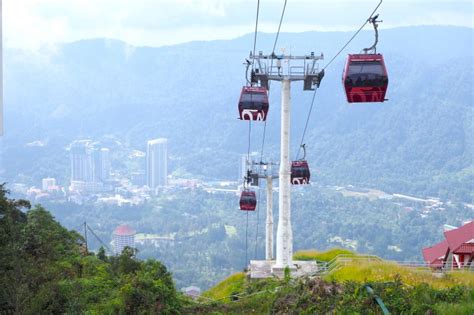 The genting skyway is asia's longest gondola lift connecting the two terminals located at gohtong jaya and resort hotel. 10 Best Things to Do at SkyAvenue Genting ...