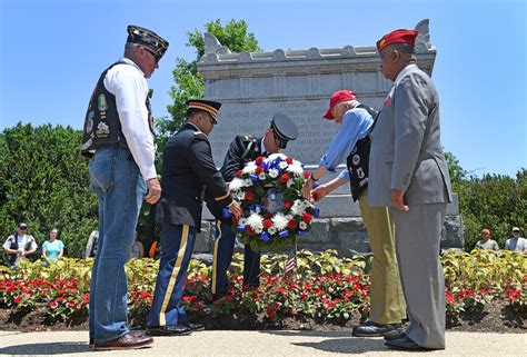 Why Memorial Day Is Different From Veterans Day The Washington Post