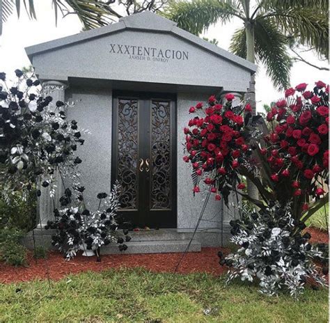 Xxxtentacion Buried And Mom Reveals His Tomb At Private Burial Site