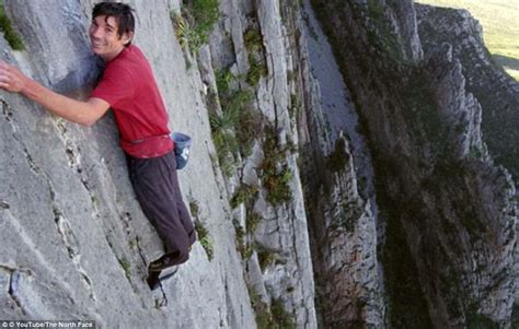 Alex Honnold Makes History Scales El Capitan With No Ropes Or Safety