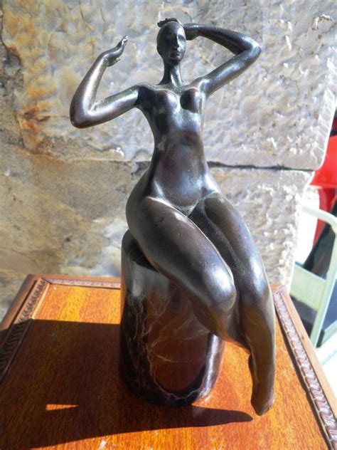 Zittende Naakte Dame Bronzen Sculptuur Op Marmeren Catawiki