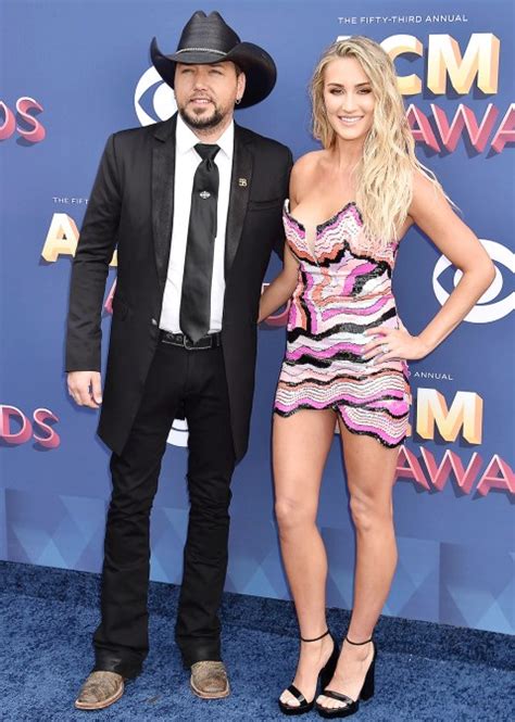 Jason Aldean And Brittany Kerr Photos See Country Superstar And His Wife Hollywood Life