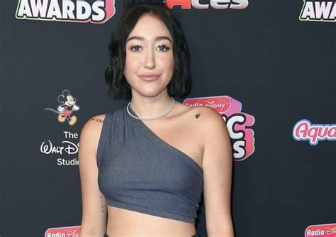 Vevo And Noah Cyrus Share Official Live Performance Of July • Withguitars