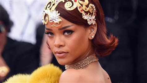 Rihanna S New Makeup Line Throws All Kinds Of Shade Cnn