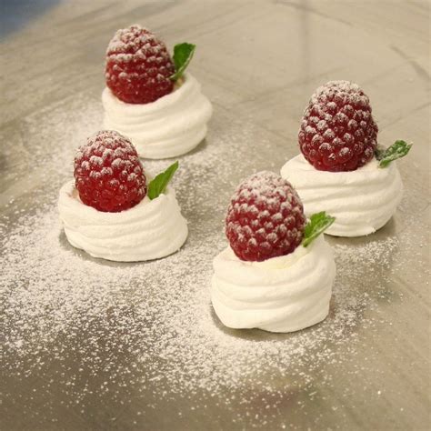 Mini Meringues With Fresh Cream And Raspberries Mini Meringues