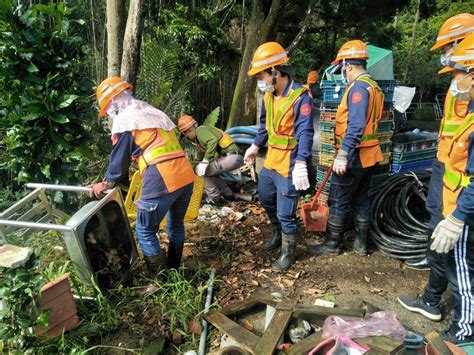 Jun 10, 2021 · 新北市三峽區恩主公醫院傳出群聚感染，首位確診患上月22日入院，pcr篩檢陰性，沒想到在數日後轉為陽性，同樓層同病床4患者、1陪病家屬、1照護. 三峽登革熱群聚增2例 五寮里筍園疫情擴大 累計25人確診 | 中華日報|中華新聞雲