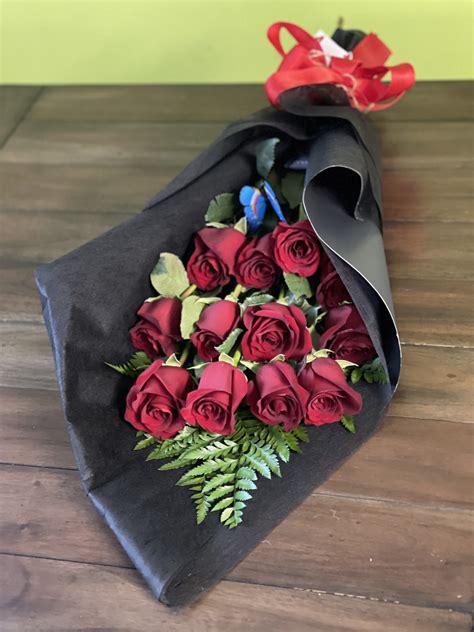1 Dozen Romantic Rose Hand Tied Bouquet Fresno Florist Signature