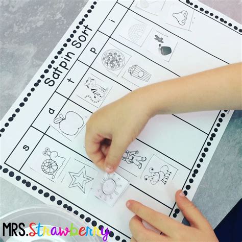 Stamping activity for jolly phonics beginning sounds group 1, 'satpin.' jolly phonics beginning sound worksheets for sounds satpin, ckehrmd and goulfb. Do you use SATPIN in your preschool or Kindergarten ...