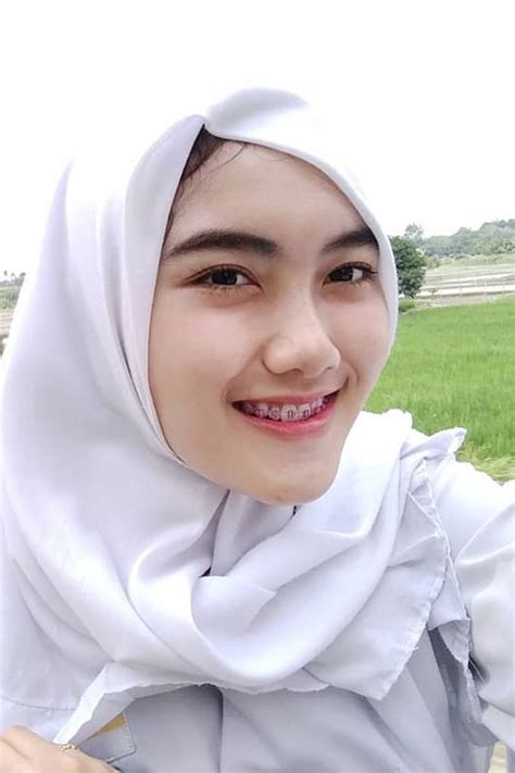 Kumpulan Foto Siswi Sma Pakai Hijab Yang Cantik Dan Manis Di 2020 Dengan Gambar Gadis Cantik