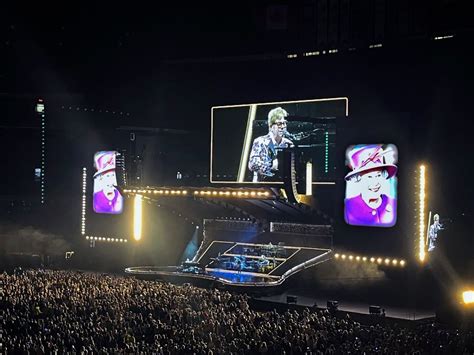 Elton John Pays Tribute To Queen At His Final Toronto Show The Independent