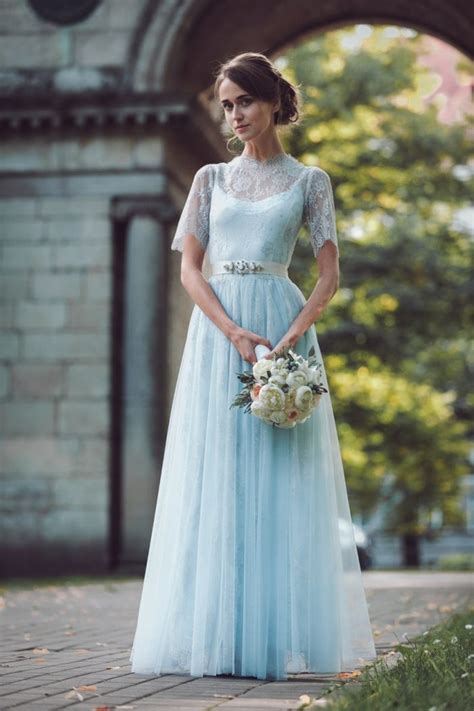 Wir bieten große variante der farbigen brautkleider,von sanften pastellfarben bis zu kräftigem blau, rot oder sogar schwarz. Brautkleider in Blau für einen originellen und zarten Look